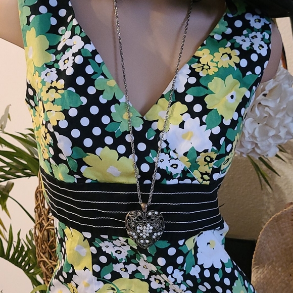 SALE BEAUTIFUL SUMMER MULTI MINI FLORAL DRESS - Picture 6 of 16